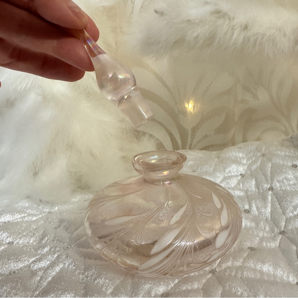 Vintage Iridescent Glass Perfume Bottle Pink and White Atomizer With Stopper - Picture 4 of 7